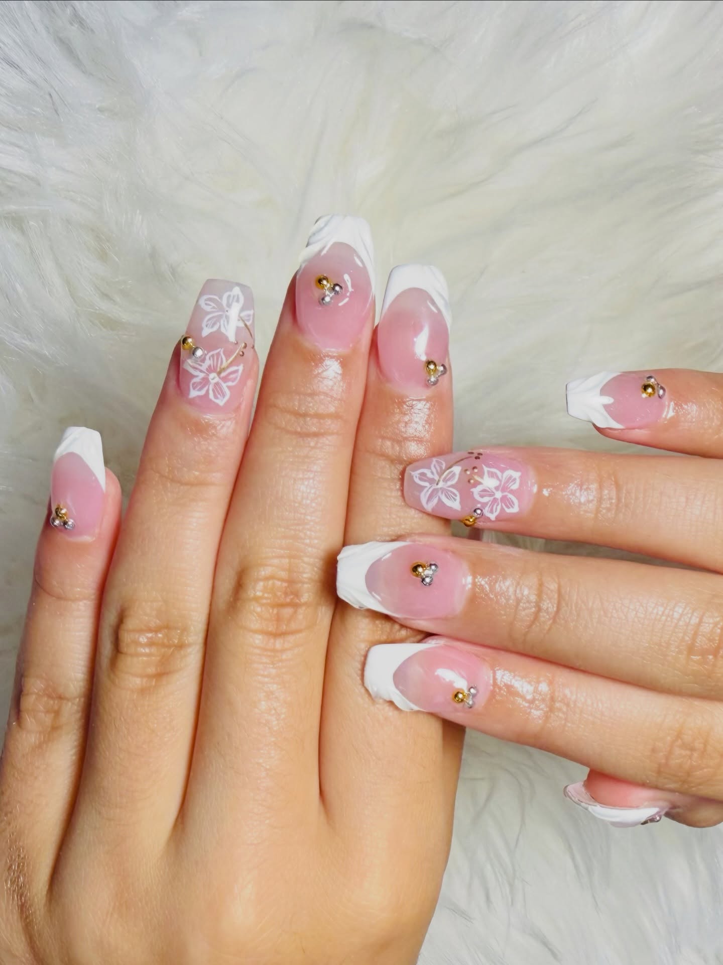 588508332_18038762594717490_4120952190842500650_n classy-nail-salon-waxing